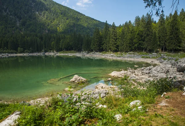 Laghi di fusine / Fusine lakes, Itália — Fotografia de Stock