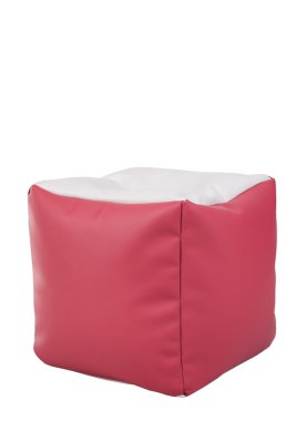 Beyaz bir arka plan üzerinde renkli koltuk çanta