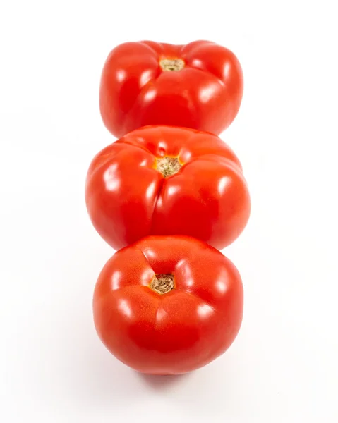 Une tomate. Tomate rouge sur fond blanc. Récoltez des légumes. Récolte d'automne . — Photo