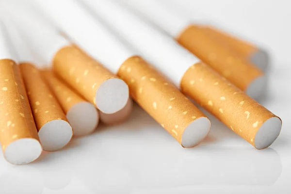 Установить Игреты Близко Изолированному Белом Фоне Курение Плохие Привычки Курение — стоковое фото