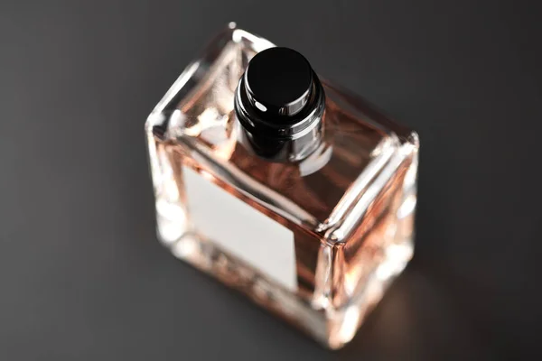 Een Flesje Parfum Volledige Pot Parfum Een Donkere Achtergrond — Stockfoto