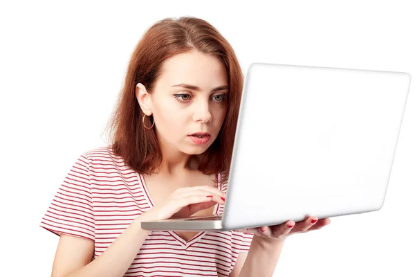 Surfen Het Internet Meisje Werkt Laptop Geïsoleerd Witte Achtergrond — Stockfoto