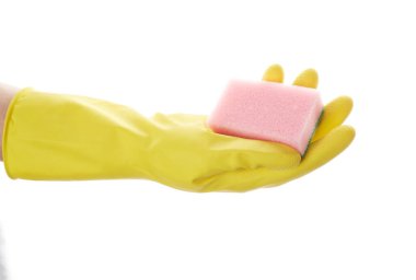 Ev için Deterjanlar. Temizlik ürünleri. Beyaz arka planda izole edilmiş beyaz boş plastik sprey deterjan şişesi.. 