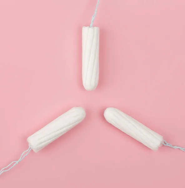 Medizinischer Weiblicher Tampon Auf Rosa Hintergrund Hygienischer Weißer Tampon Für — Stockfoto