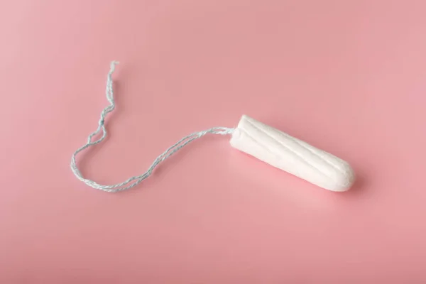 Orvosi Női Tampon Rózsaszín Háttérrel Higiénikus Fehér Tampon Nőknek Vattapamacs — Stock Fotó