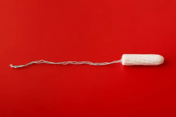 Tampon Wanita Medis Dengan Latar Belakang Merah Muda Tampon Putih — Stok Foto