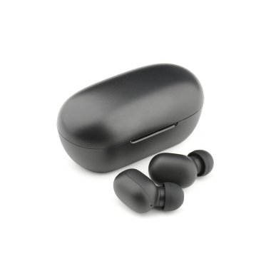 Kulaklıklar. Siyah kablosuz kulaklık ve şarj çantası. Beyaz arkaplanda kablosuz kulaklık ya da kulaklık.. 