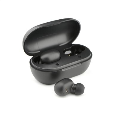 Kulaklıklar. Siyah kablosuz kulaklık ve şarj çantası. Beyaz arkaplanda kablosuz kulaklık ya da kulaklık.. 