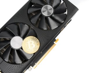 Bilgisayar ana kartı ve grafik kartları, bitcoin madenciliği ve kripto para birimi. Birkaç GPU 'ya yakın çekim. Bilgisayar anakart üzerindeki Bitcoin Kripto para, kripto para madenciliği kavramı.