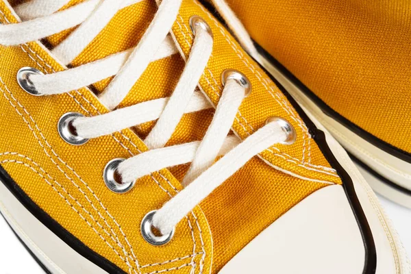 Sapatilhas Amarelas Fundo Colorido Com Espaço Cópia Sapatos Jovens — Fotografia de Stock