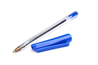 Beyaz arka planda plastik tükenmez kalem. Konu tamamen odaklandı..