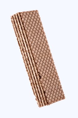 Beyaz arka planda leziz gofret çubukları, düz yatış. Tatlı yemek. Kare bisküviler beyaza izole edilmiş.. 