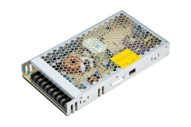 Elektrik akımını DC 'ye aktarıyorum. Beyaz arka planda izole edildi. LED Sistemler, CNC Ekipmanları ve Elektronik Aygıtlar için Metal Kutusu ile Güç Dönüştürücü