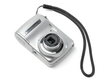Vintage Silver Compact Point ve Shoot Digital Camera, 2000 'lerin başında Retro Technology, Beyaz Arkaplanda izole edilmiş.