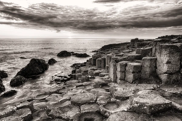 Giants Causeway gün batımında