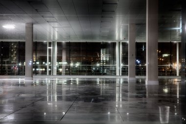 Terk edilmiş ofis alanı