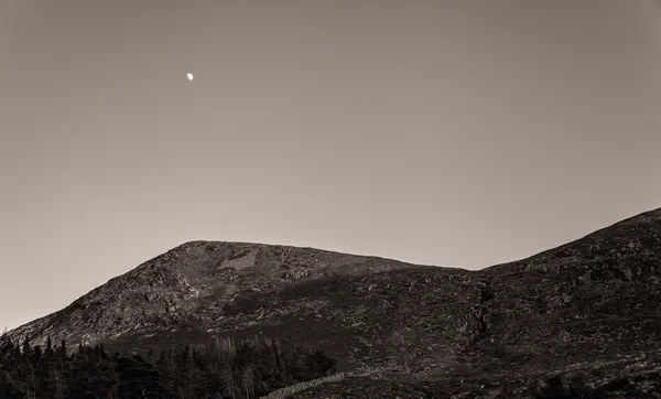 Hold felett Slieve Donard — Stock Fotó