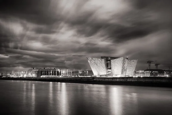 Noche sobre el río Lagan — Foto de Stock