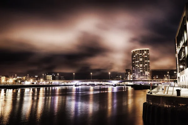  Gece boyunca nehir Lagan