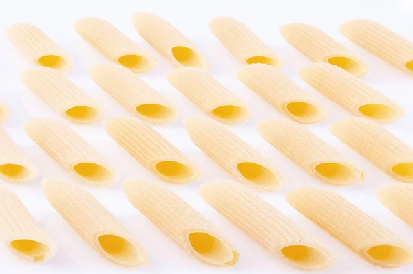 Macaronis Plumes Crues Pâtes Italiennes Gros Plan Sur Fond Blanc — Photo