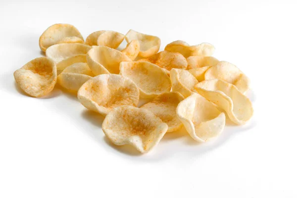 İzole edilmiş beyaz arka planda biberli patates çerezi. Yakın plan.