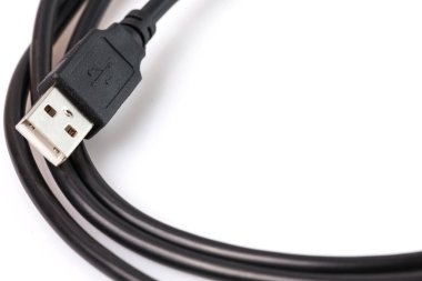 USB Veri & Güç Kablosu Beyaz Arkaplanda izole edildi. Yakın plan.