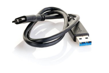 USB tipi c Veri ve Güç Kablosu Beyaz Arkaplanda izole edildi. Yakın plan.