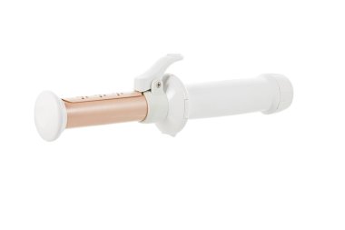 Elektrikli saç maşası, USB bağlantısı ve şarjı var, beyaz arka planda izole edilmiş. Tam alan derinliği. Pille çalışan.