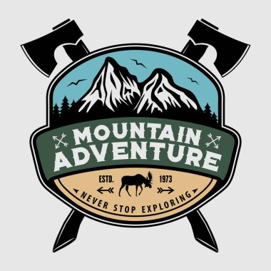 Dağ Macerası vintage etiketi, rozet, logo ya da amblem. Vektör illüstrasyonu