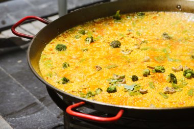 Raditional İspanyol yemeği paella yemek