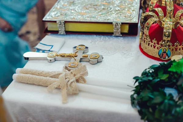 Atributos de cerimônia de casamento na igreja — Fotografia de Stock