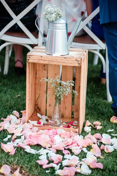 Décorations de mariage avec boîte en bois — Photo