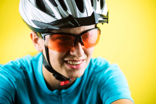 Retrato de close-up do ciclista feminino — Fotografia de Stock