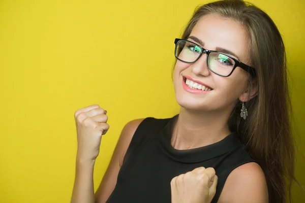 Framgångsrik affärskvinna ser mycket glada — Stockfoto