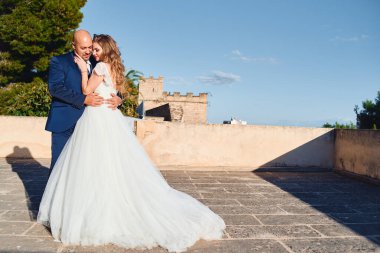 Gelin ve damadın güzel arka plan fotokopi alanındaki güzel portresi