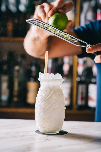 Witte Rus Aan Bar Een Wazige Achtergrond Van Alcohol Feest — Stockfoto