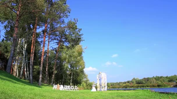 Zomer bezoeken ceremonie in de rivier — Stockvideo