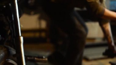 Otomatik mekanik atölyesine özel motosiklet toplanır.