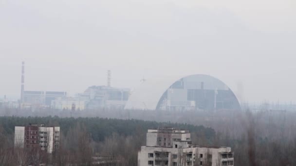 Der vierte Block des Kernkraftwerks Tschernobyl. — Stockvideo