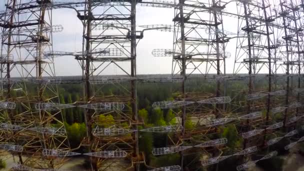 Sovjetiska horisonten radar posterar "Duga" i säkerhetszon Chernobyl. — Stockvideo