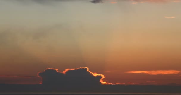 Timelapse zonsopgang boven de zee in de zomer — Stockvideo