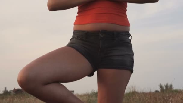 Brunette girl meditating at the seaside — Stock Video