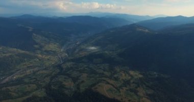 Dağ orman ve yaz çayır