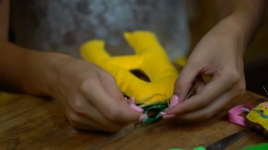 Keçe harflerin dikiş el yapımı kızlar