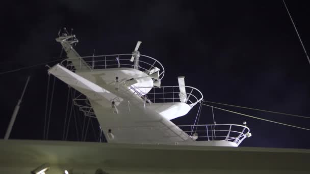 Sistema de navegación por radar de crucero por la noche — Vídeos de Stock