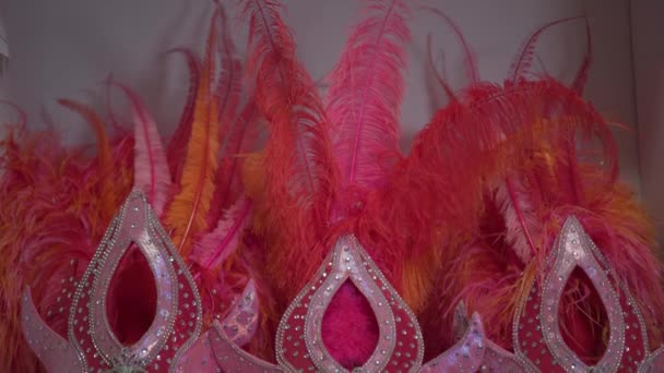 Poupées avec chapeaux de cabaret femmes danseuses moulin rouge — Video