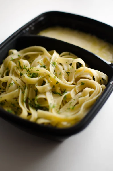 Fettuccine alfredo plastik kap içinde