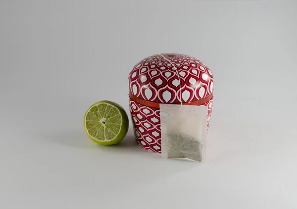 Çay Muhafazası, elma çay poşeti ve yarım limon