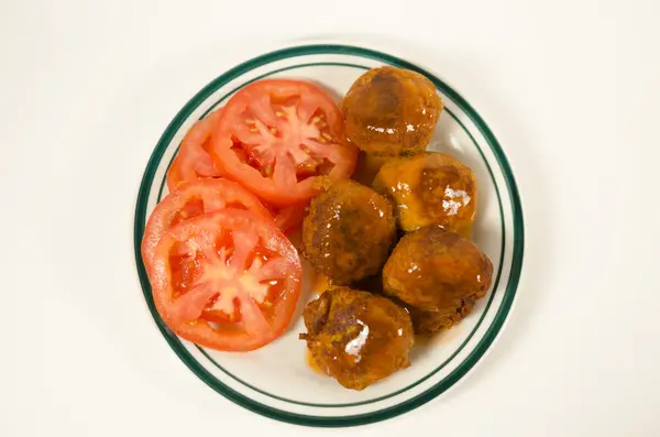  Ton balığı köftesi dilim domates ile