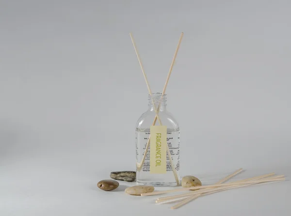 Petrol koku difüzör ile açık bir botlle